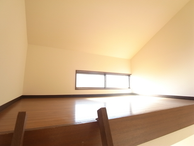 Other room space. Loft 4.5 Pledge