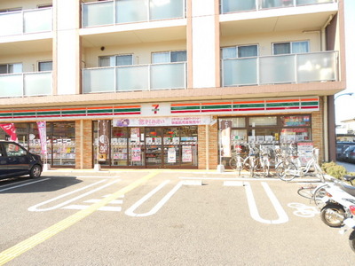 Convenience store. 502m to Seven-Eleven (convenience store)