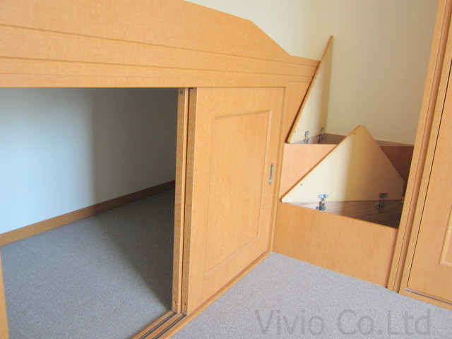 Receipt. Under the bed it is ordered and storage.