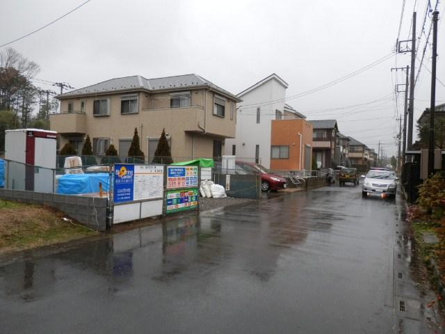 Local photos, including front road. Local (12 May 2013) Taking