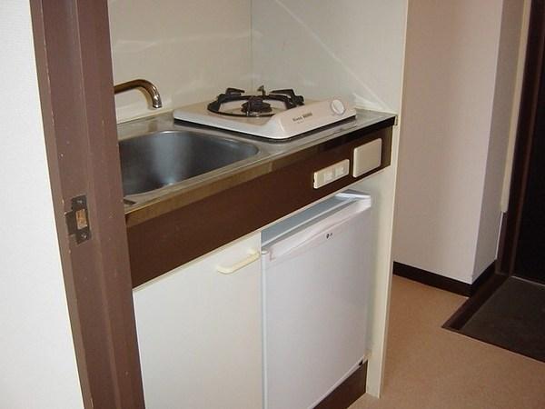 Kitchen. Gas stove ・ With mini fridge