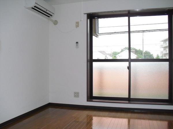 Living and room. Bright rooms at the corner room