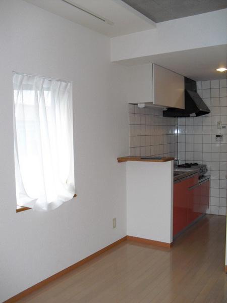 Living and room. Bright with bay window