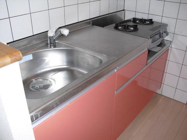 Kitchen. 2-neck is equipped with gas stove