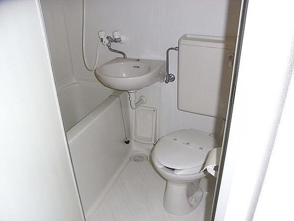 Toilet. Compact three-point