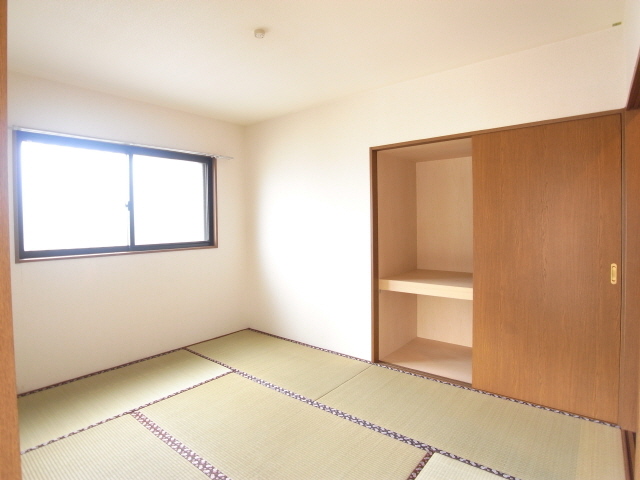 Other room space. Japanese-style room 6 Pledge Closet