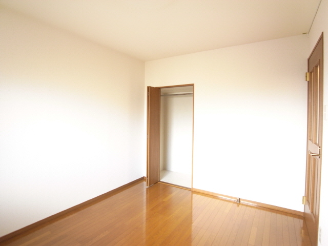 Other room space. Western style room 6 Pledge closet