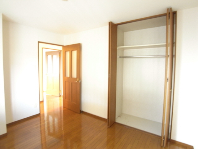 Other room space. Western style room 6 Pledge closet