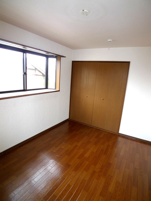 Living and room. Each room storage