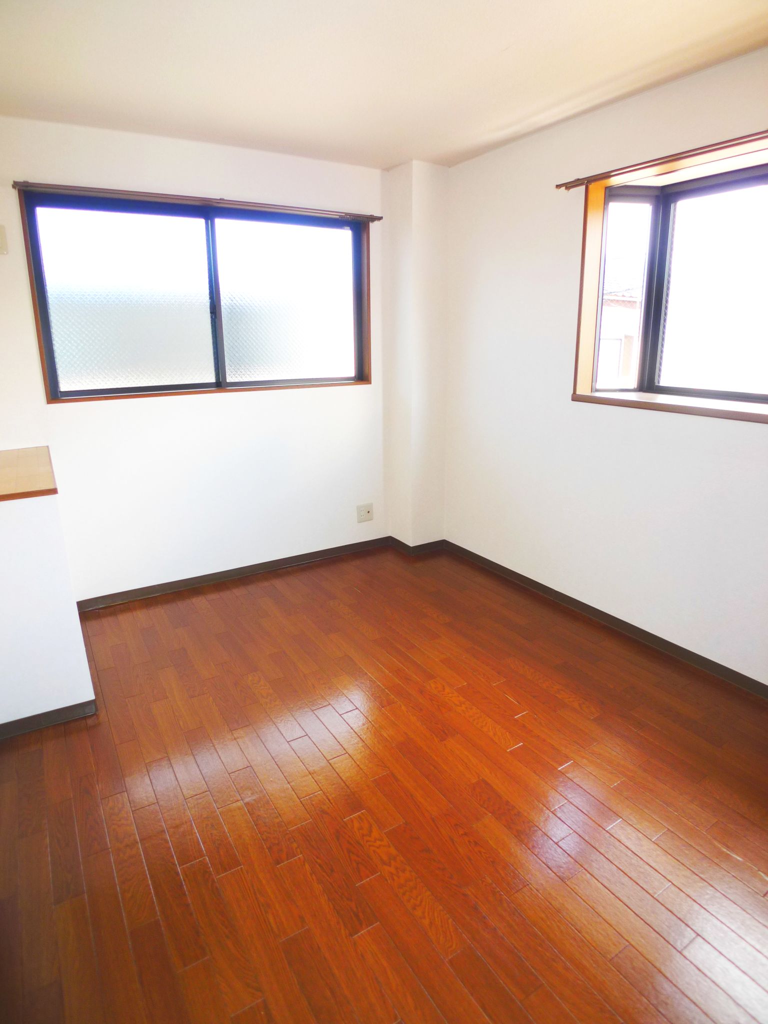 Living and room. Two-sided lighting