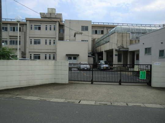 Primary school. Sakado City 700m to enter Nishi Elementary School Sakado - site Nishi Elementary School 9 minute walk (about 700m)