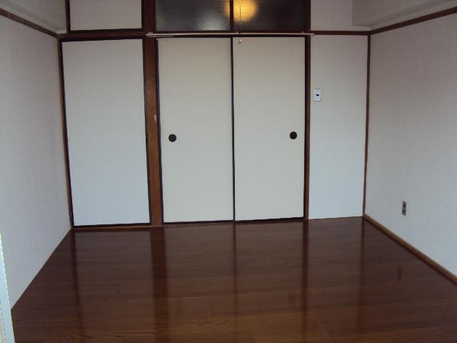 Living and room. Western-style 2