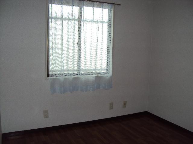 Other room space. 4 Pledge Western-style