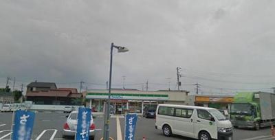 Convenience store. 450m to Family Mart (convenience store)