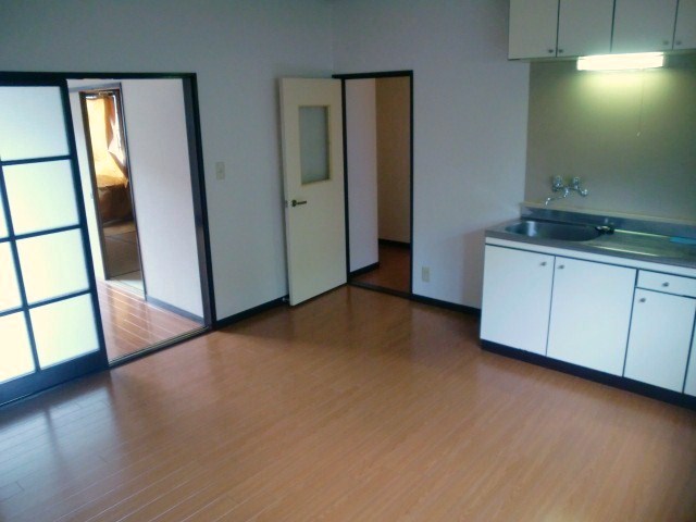 Kitchen. Bay window Yes, Bright living room