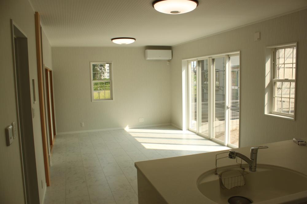 Living. Living part shooting (electric shutter)