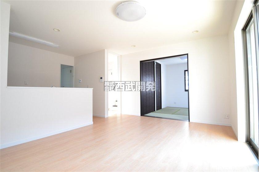 Same specifications photos (living). Color ・ Arrangement and the like will differ.  For more details, please contact us. 