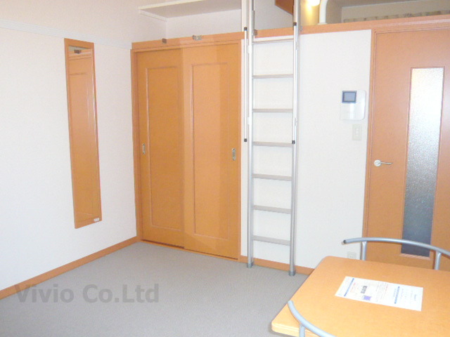 Living and room. There are high ceilings and a feeling of opening. 