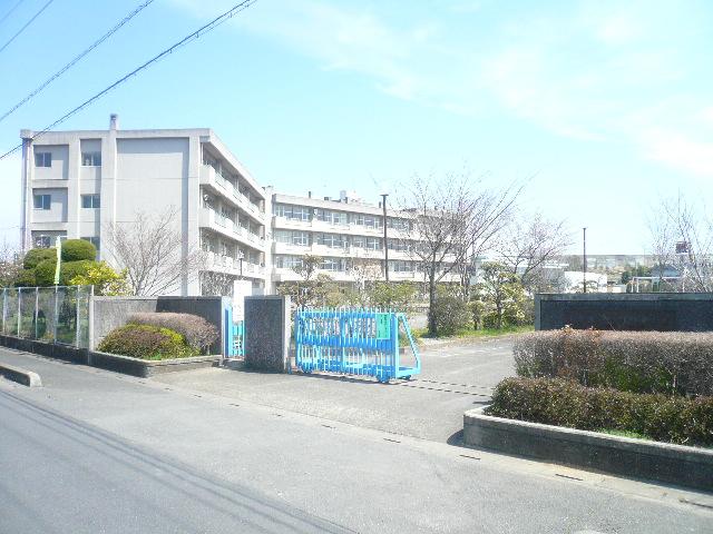 Primary school. Asabano until elementary school 1300m