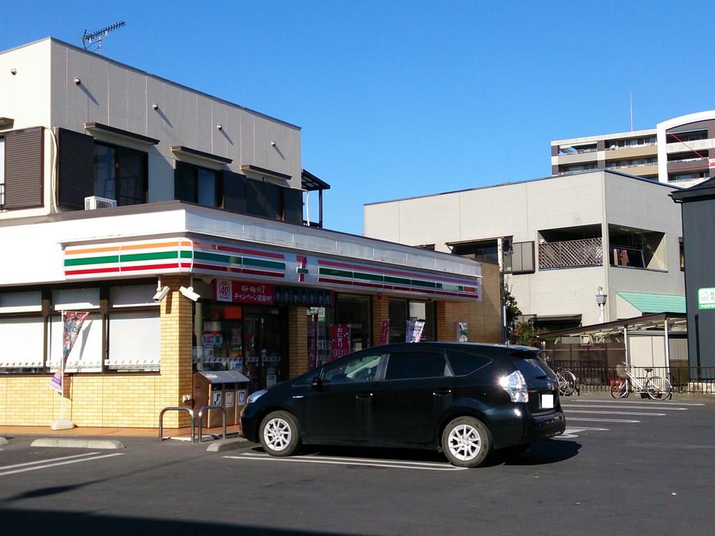 Convenience store. Seven-Eleven Sakado Honcho store up (convenience store) 200m