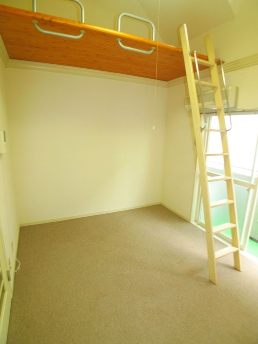 Living and room. Cleaning is now