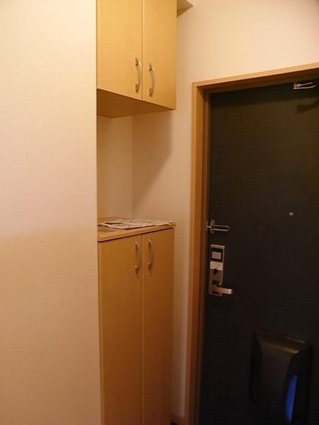 Entrance. Also storage capacity shoes case is ◎