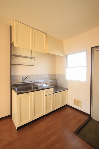 Kitchen. Apamanshop Tsurugashima shop TEL: 049-233-7511