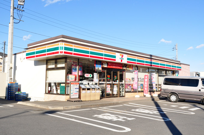 Supermarket. 550m to Seven-Eleven (super)