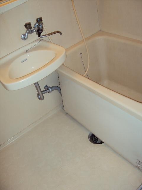 Bath. Bus (the same type)