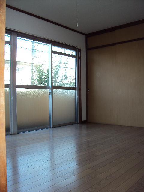 Living and room. Living (same type)