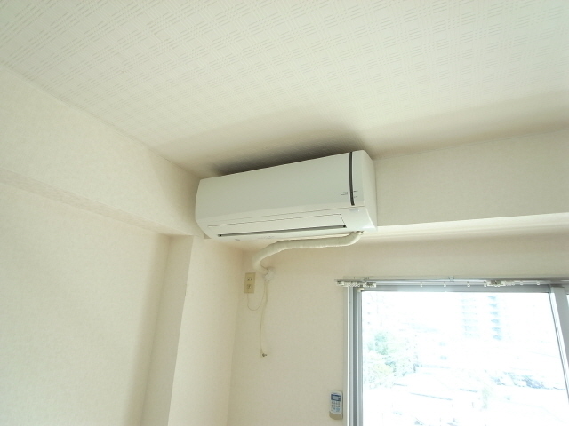 Other Equipment. Air conditioning (Corona made in 2009)