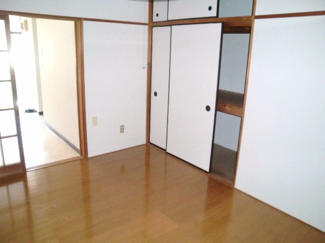 Receipt. Storage spacious, Upper closet Yes