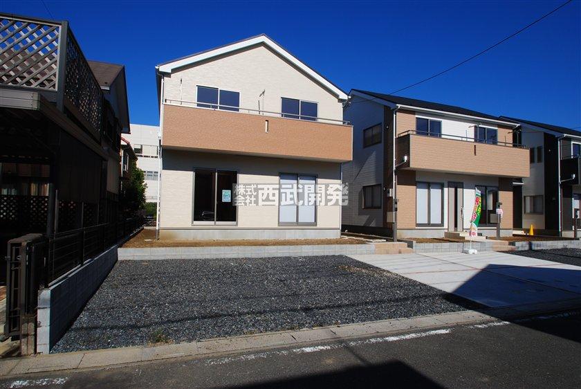 Local photos, including front road. Local (11 May 2013) Shooting