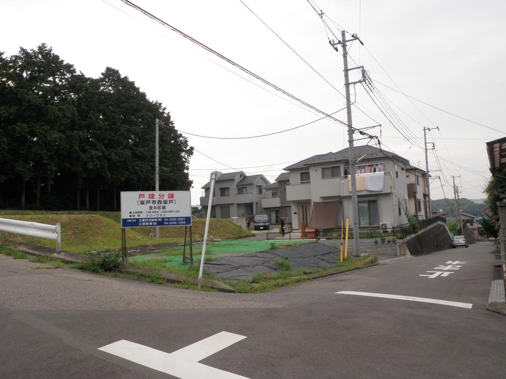 Local photos, including front road. Local (July 2012) shooting