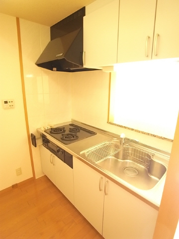 Kitchen. 3-neck gas stove