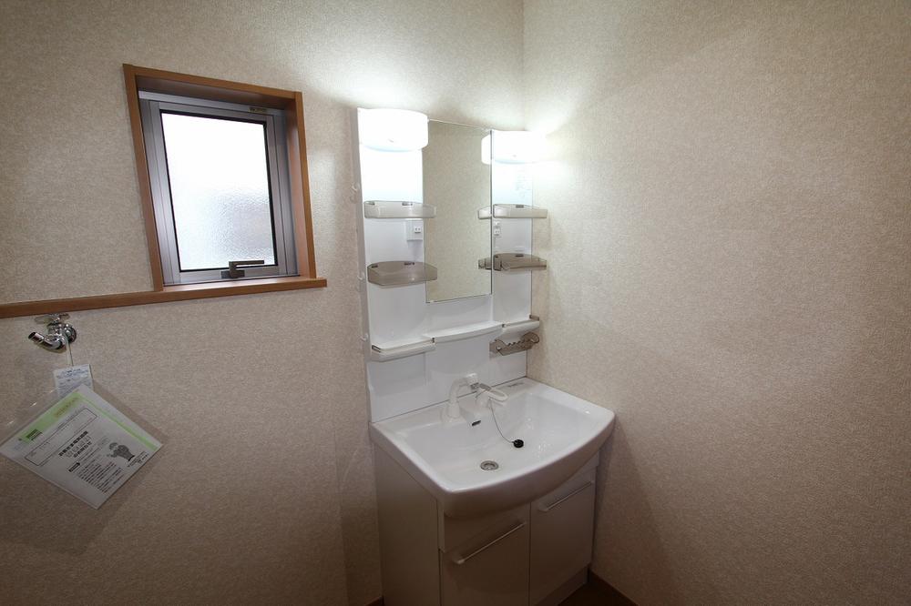 Wash basin, toilet. bathroom