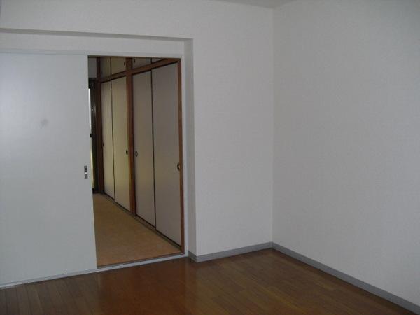 Other room space. A bright room