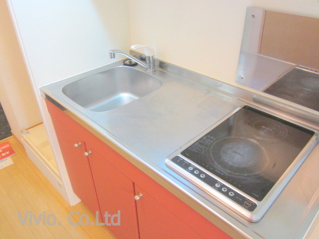 Kitchen. Tenants is also safe in the stove does not go out of the fire.