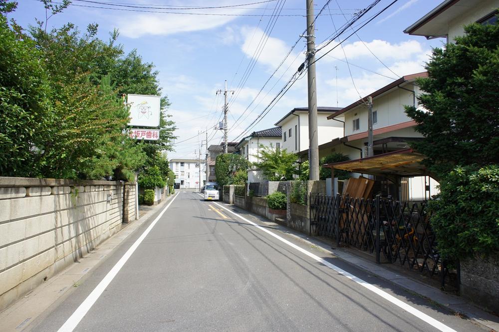 Local photos, including front road. Local (10 May 2013) Shooting