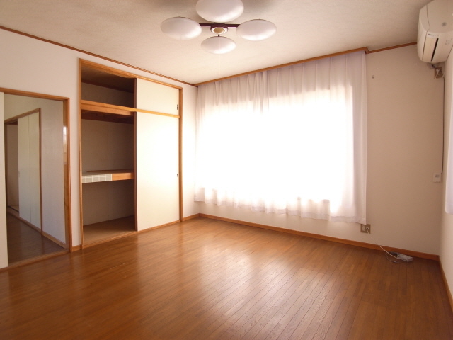 Other room space. Western style room 8 pledge Air Conditioning