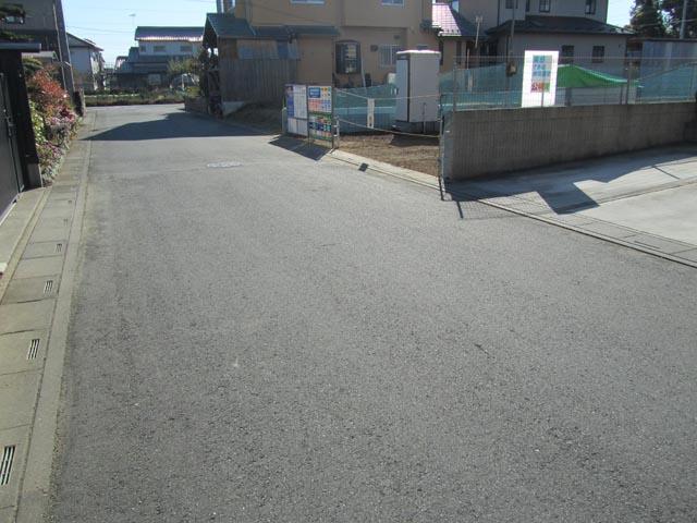 Local photos, including front road. Local (11 May 2013) Shooting