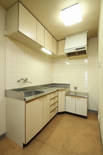 Kitchen. Apamanshop Tsurugashima shop TEL: 049-233-7511