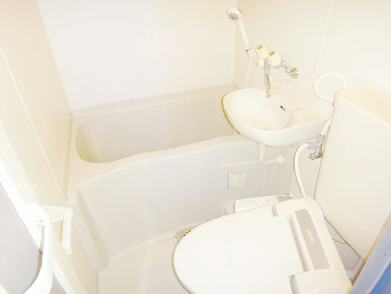 Bath. 3-point unit bus