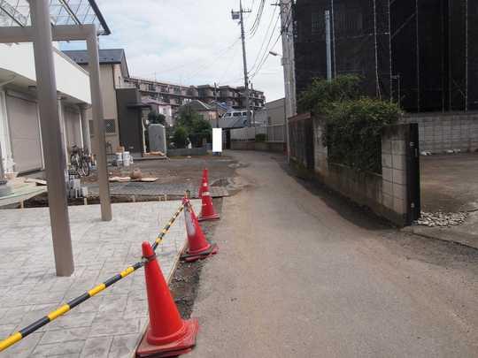 Local photos, including front road. Frontal road