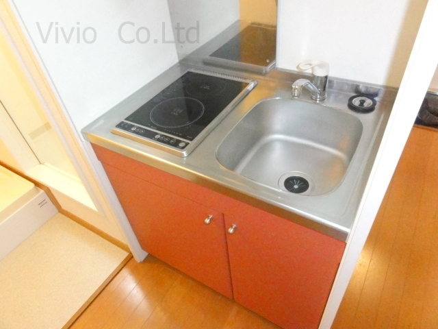 Kitchen. It is a safe electric stove correspondence. Cleaning is easy.