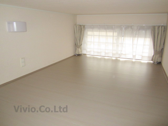 Other room space. Loft is. There is a depth, You can also use the storeroom also in the bedroom. 