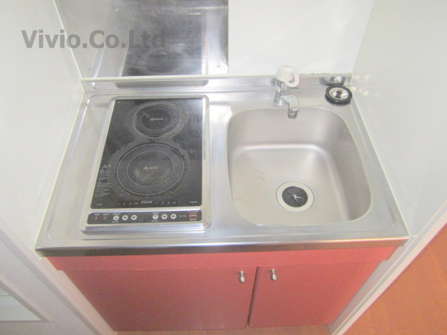 Kitchen. Equipped with electric stove 2-neck.