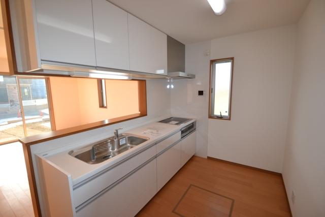 Other Equipment. The kitchen is face-to-face, Type of wall-Ya, Maker, You can choose a variety such as color panel. (In the case of building a conditional sales area)