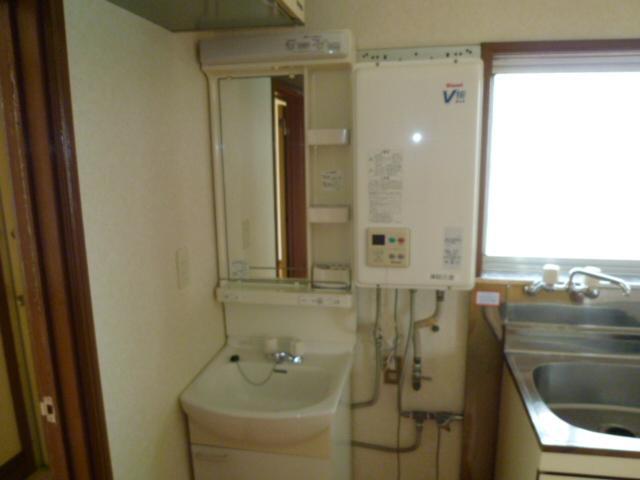 Washroom. Wash basin