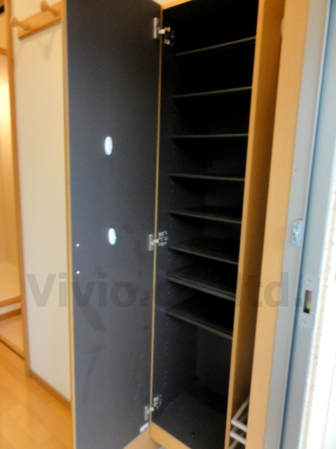 Entrance. Large shoe box